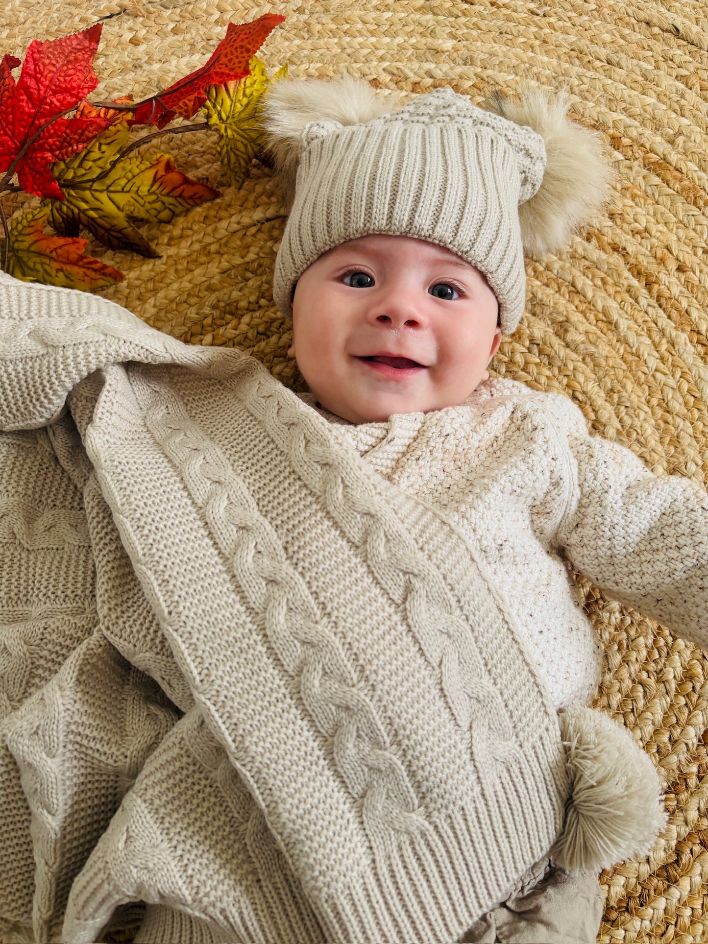 Pom Pom wrap / blanket